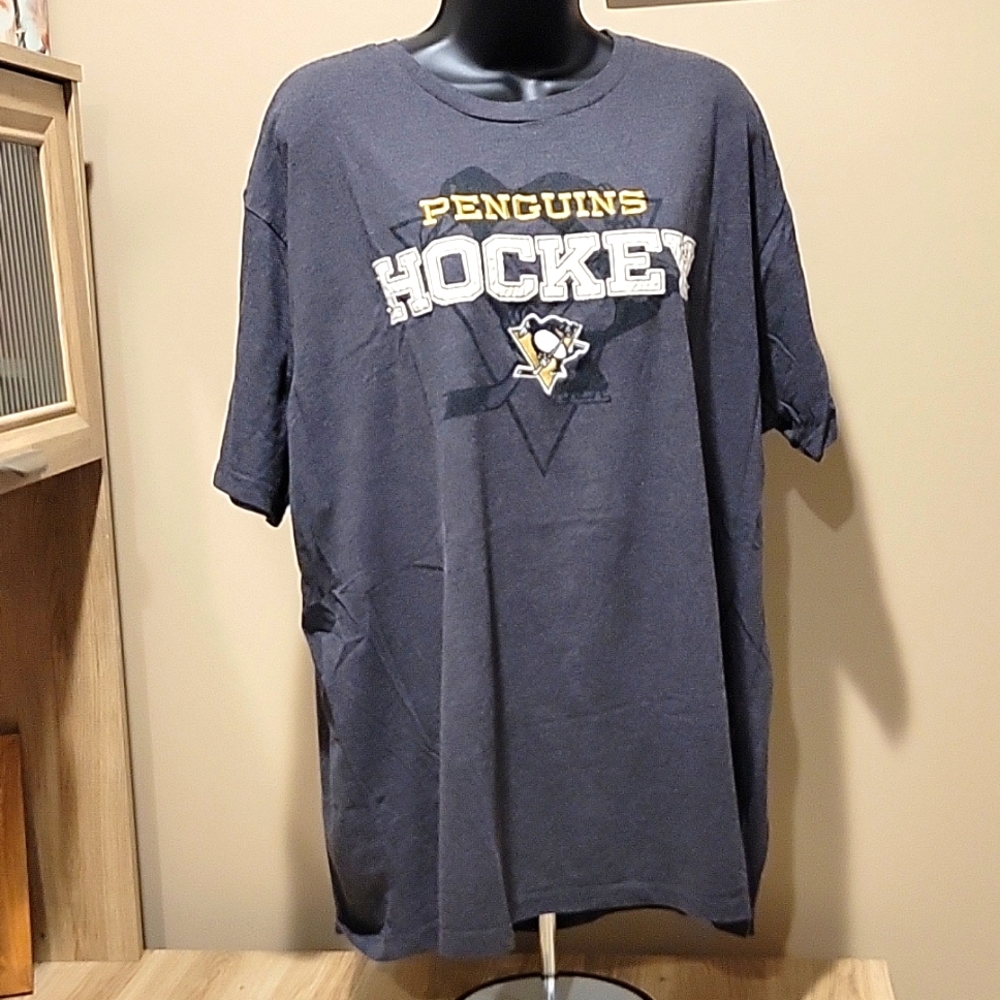 EUC Embroidered Pittsburgh Penguins 🐧 Hockey Tee  2XL